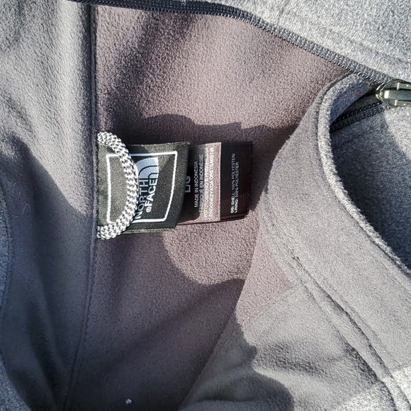 North Face Grey Fleece Zip Jacket NWOT, size Large - Picture 3 of 4